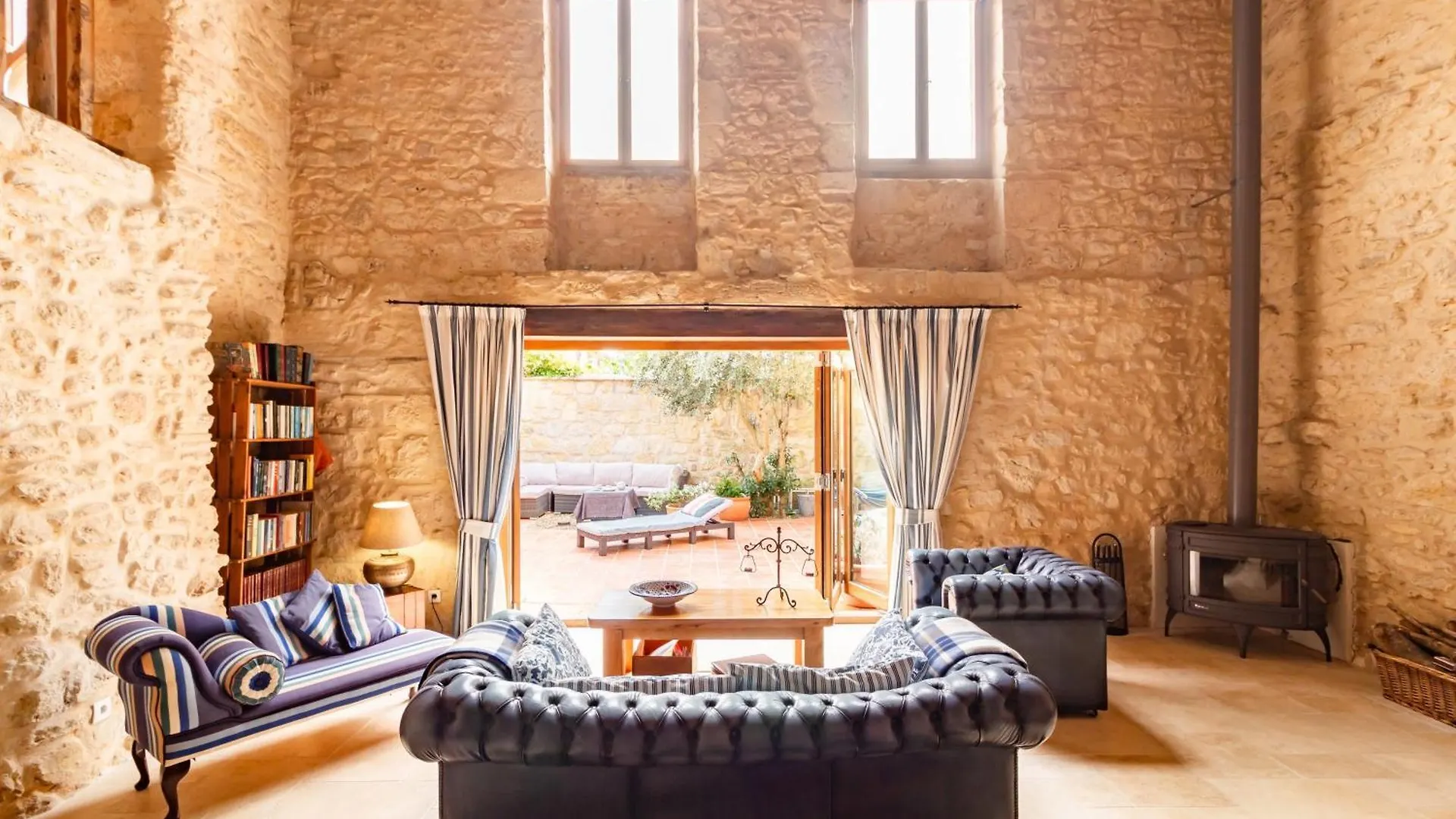 Holiday home La Maison 1786 - Grand Jardin Et Jacuzzi Mansonville
